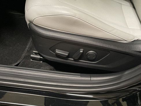 Used 2024 Hyundai Elantra Limited image 14