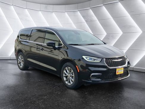 New 2026 Chrysler Pacifica Select image 8