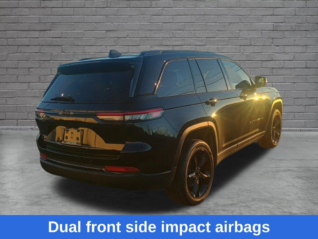 Used 2023 Jeep Grand Cherokee Altitude AWD/4WD image 9