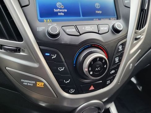 Used 2015 Hyundai Veloster image 22