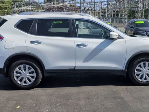 Used 2016 Nissan Rogue S w/ Appearance Package image 9