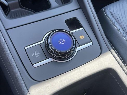 New 2025 Volkswagen Tiguan SE image 31