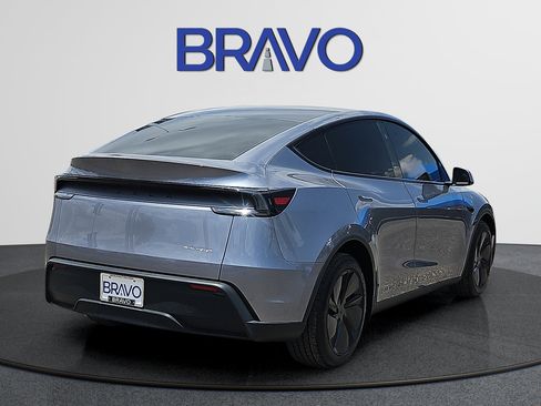 Used 2026 Tesla Model Y Long Range AWD/4WD image 4