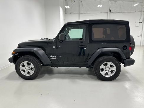 Used 2021 Jeep Wrangler Sport AWD/4WD image 2