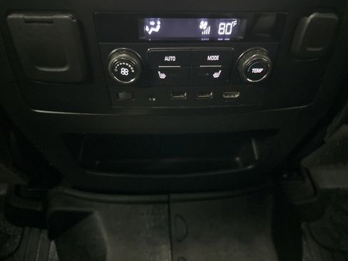 Used 2020 Chevrolet Suburban Premier image 27