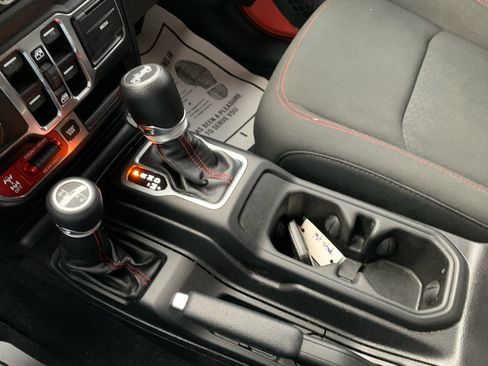 Used 2018 Jeep Wrangler Unlimited Rubicon w/ Safety Group image 19