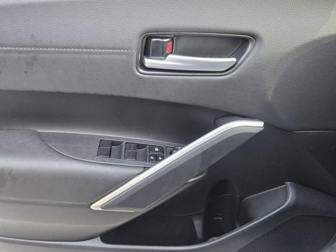 Used 2023 Toyota Corolla Cross XLE w/ Convenience Package FWD image 27