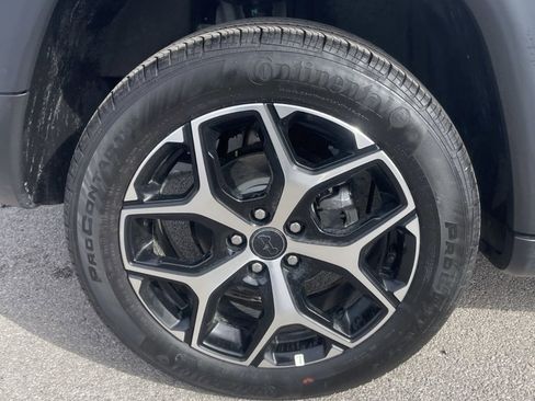 Used 2025 Jeep Compass Limited image 11