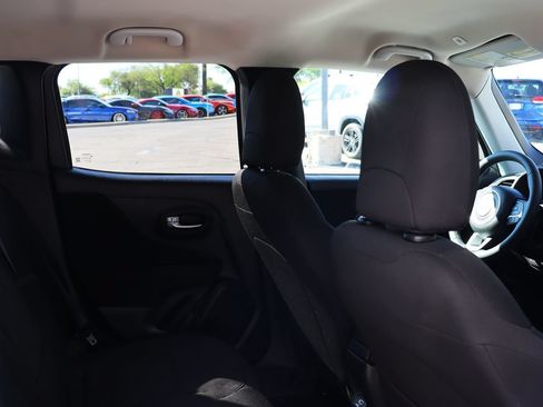 Used 2020 Jeep Renegade Latitude w/ Popular Equipment Group FWD image 28