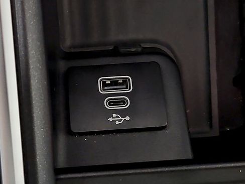 Certified 2025 Ford Expedition Active image 31