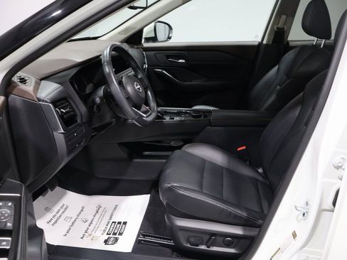 Used 2023 Nissan Rogue SL w/ SL Premium Package image 12