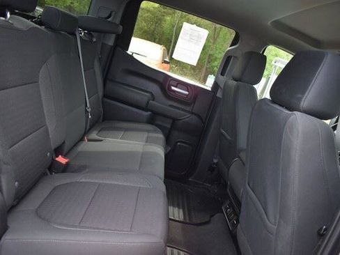 Used 2021 Chevrolet Silverado 1500 LT AWD/4WD image 17