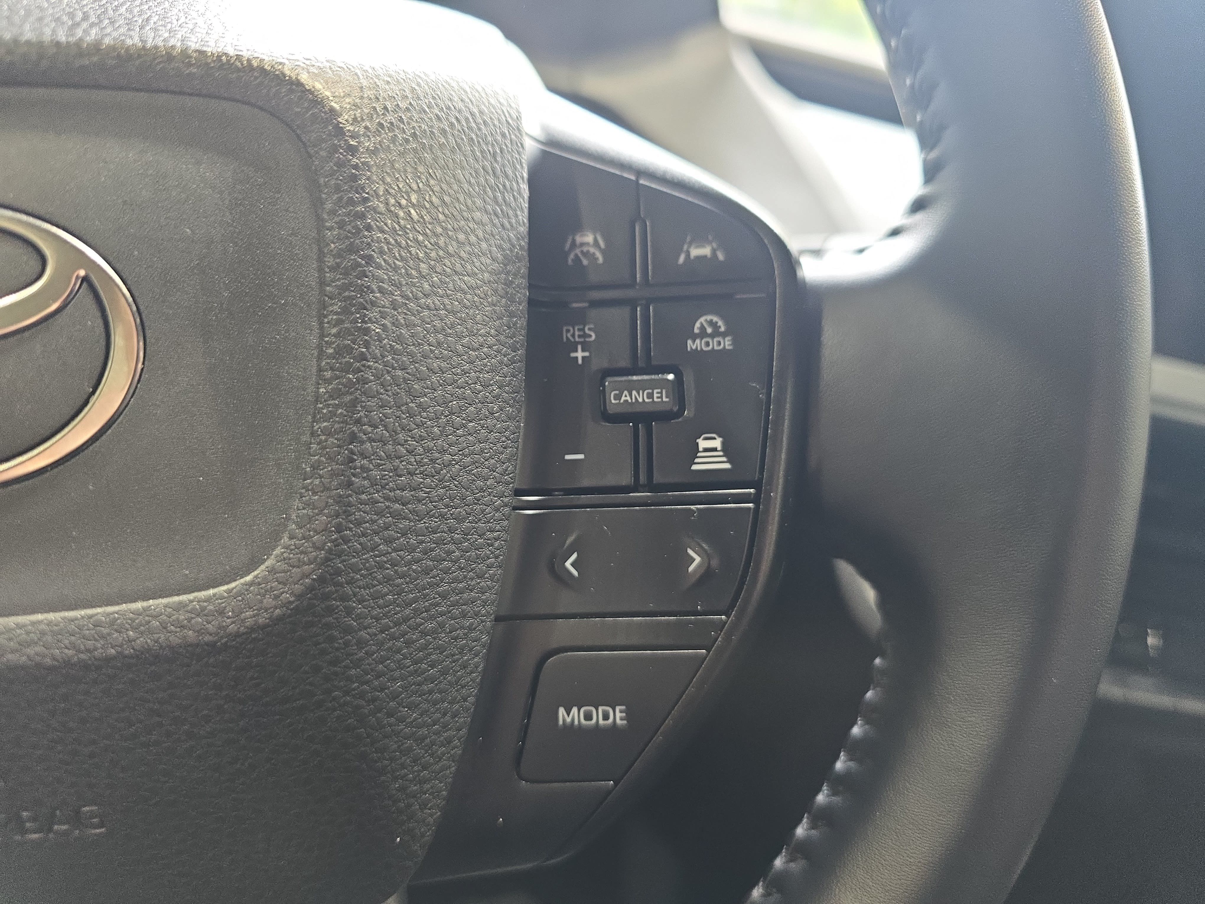 Used 2025 Toyota Prius LE FWD image 17