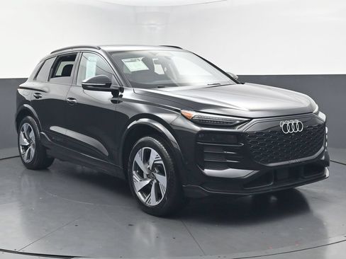 Used 2025 Audi Q6 e-tron Premium Plus w/ Premium Plus AWD/4WD image 3