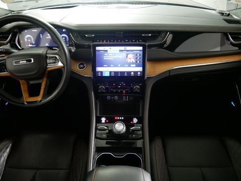 Used 2023 Jeep Grand Cherokee Summit image 10