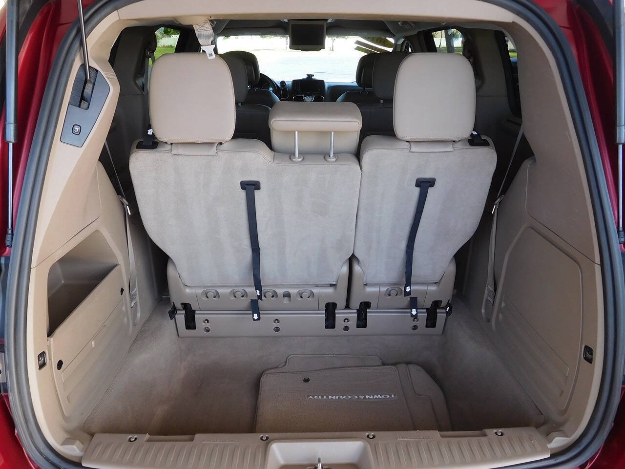 Used 2016 Chrysler Town & Country Touring w/ Driver Convenience Group FWD image 20