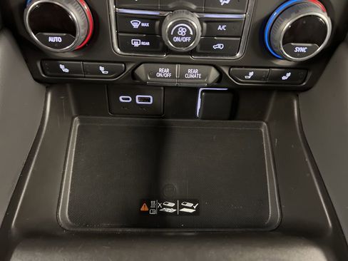 Used 2022 Chevrolet Tahoe LT w/ Luxury Package image 16