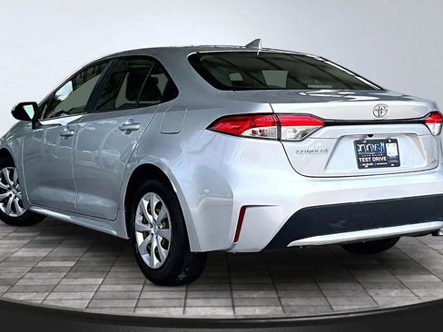 Used 2021 Toyota Corolla LE w/ Carpet Mat Package (TMS) FWD image 4