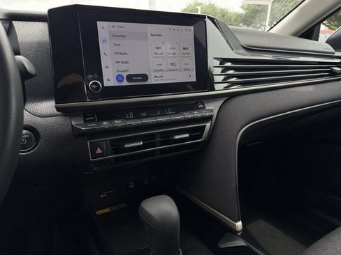 Used 2025 Toyota Camry SE FWD image 14