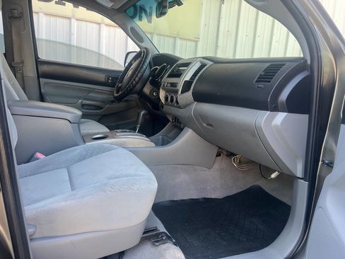 Used 2010 Toyota Tacoma PreRunner image 13