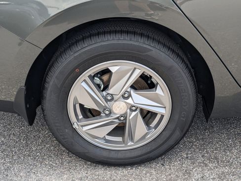 New 2025 Hyundai Elantra SE image 13