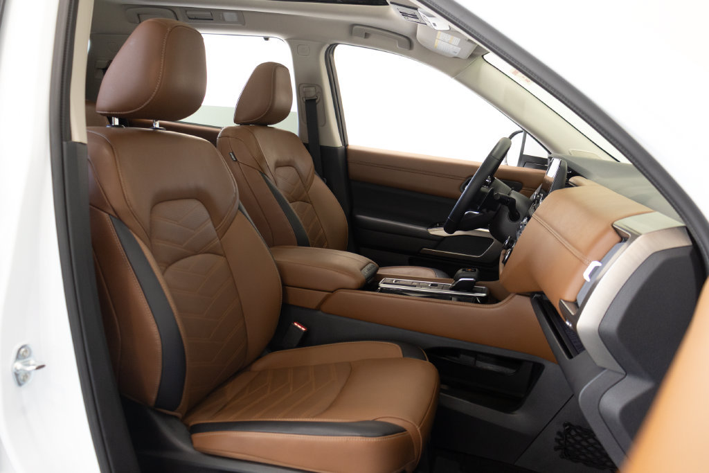 Used 2025 Nissan Pathfinder Platinum w/ Cargo Package FWD image 24