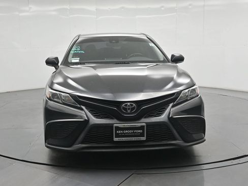 Used 2021 Toyota Camry SE w/ Convenience Package FWD image 34
