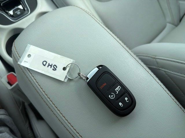Used 2022 Jeep Cherokee Limited AWD/4WD image 34