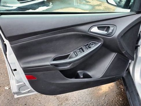 Used 2018 Ford Focus SE image 25