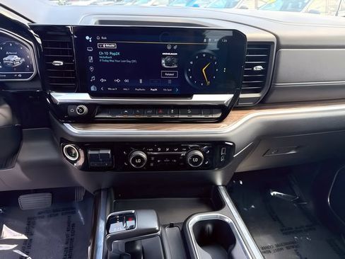 Used 2022 Chevrolet Silverado 1500 RST w/ Z71 Off-Road Package AWD/4WD image 23