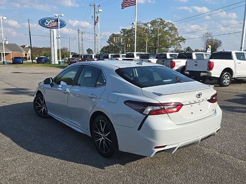 Used 2024 Toyota Camry SE image 6