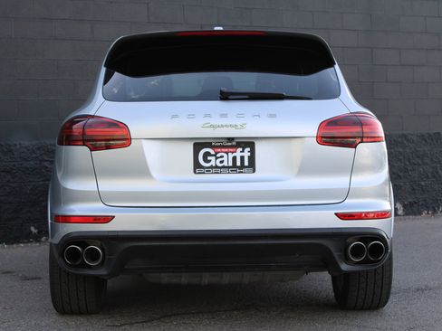 Used 2017 Porsche Cayenne S image 9