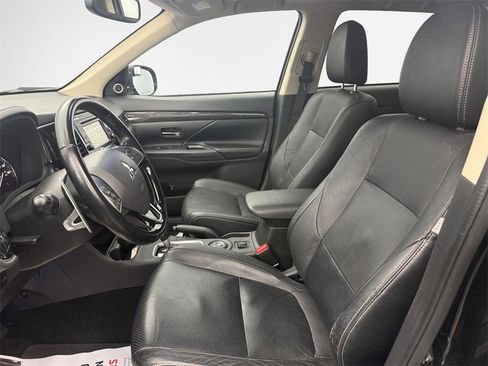 Used 2016 Mitsubishi Outlander GT image 12