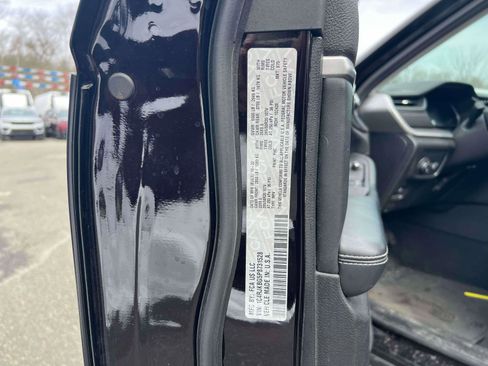 Used 2023 Jeep Grand Cherokee L Limited w/ Black Appearance Package image 9