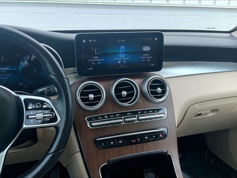 Used 2022 Mercedes-Benz GLC 300 4MATIC w/ Premium Package Lite image 7