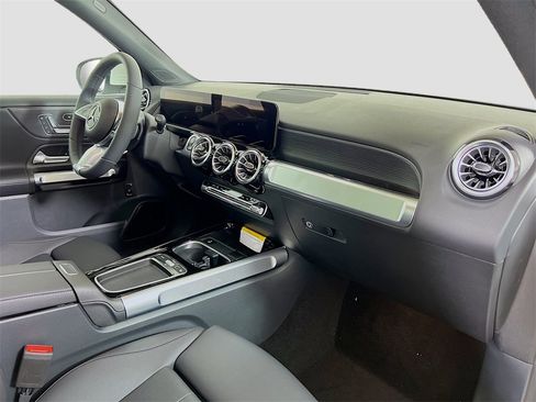 New 2026 Mercedes-Benz GLB 250 4MATIC image 32
