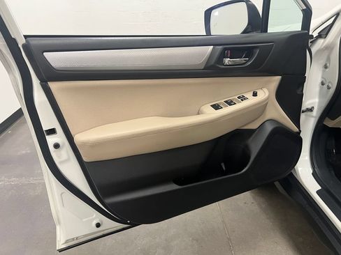 Used 2017 Subaru Outback 2.5i Premium AWD/4WD image 10