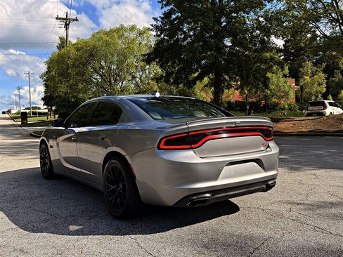 Used 2016 Dodge Charger R/T RWD image 7