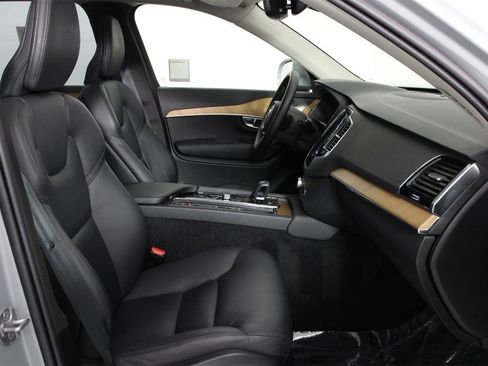 Certified 2024 Volvo XC90 T8 Plus w/ Protection Package Premier image 29