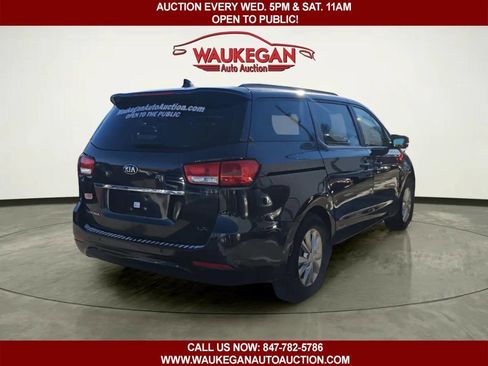 Used 2015 Kia Sedona LX image 4