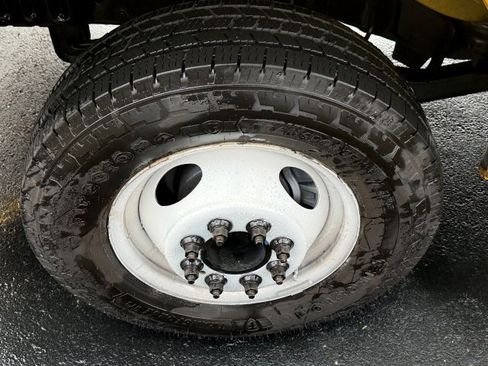 Used 2022 Ford E-350 and Econoline 350 Super Duty image 13