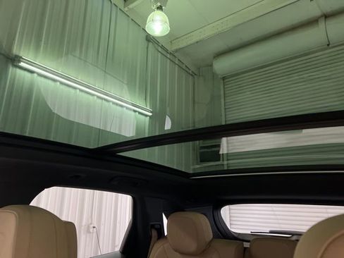 Used 2023 Porsche Cayenne Platinum Edition image 38