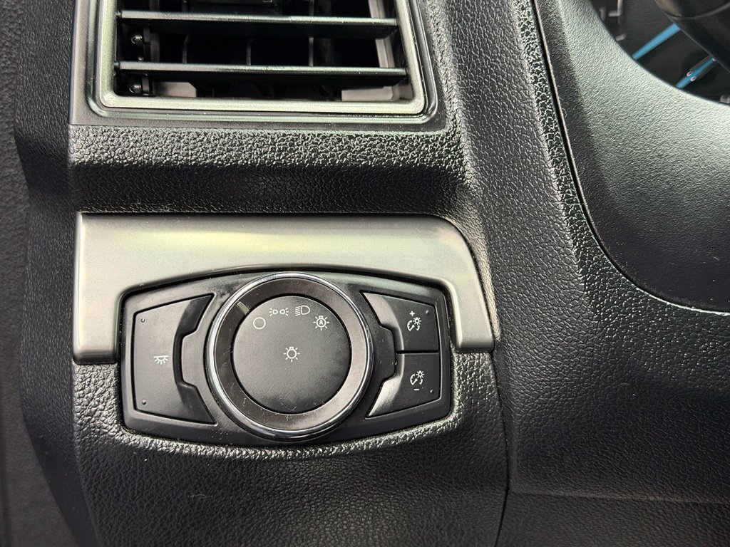 Used 2018 Ford Explorer XLT FWD image 30