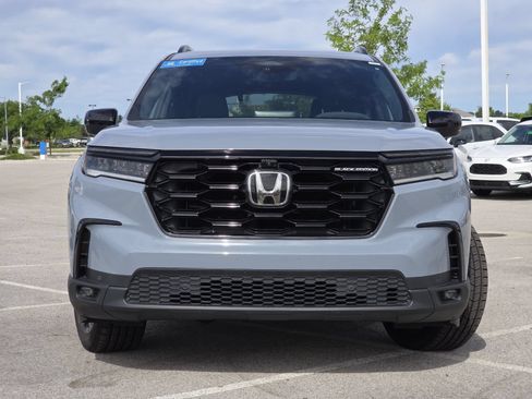 Certified 2025 Honda Pilot Black Edition image 16