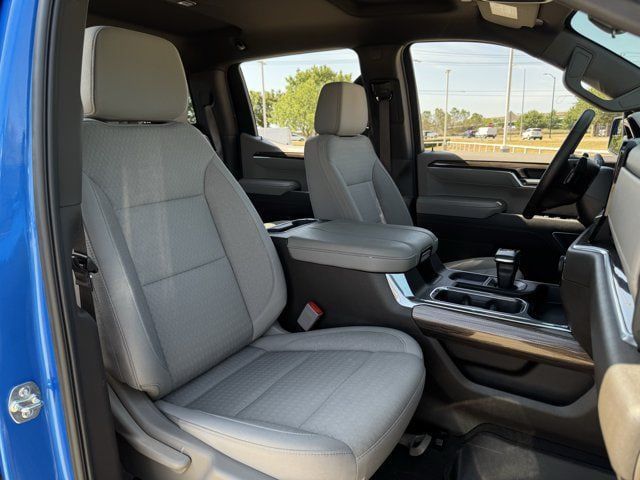 Used 2025 Chevrolet Silverado 1500 LT Trail Boss w/ Convenience Package II AWD/4WD image 32