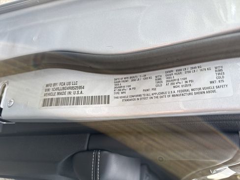 Used 2024 Jeep Grand Cherokee L Limited image 36