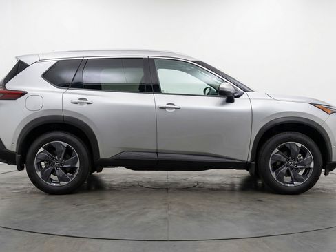 Used 2025 Nissan Rogue SV image 11