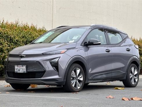 Used 2022 Chevrolet Bolt EUV LT w/ Convenience Package image 8