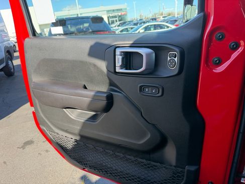 Used 2018 Jeep Wrangler Unlimited Sport S image 15