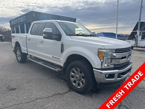 Used 2017 Ford F250 Lariat w/ Chrome Package image 3
